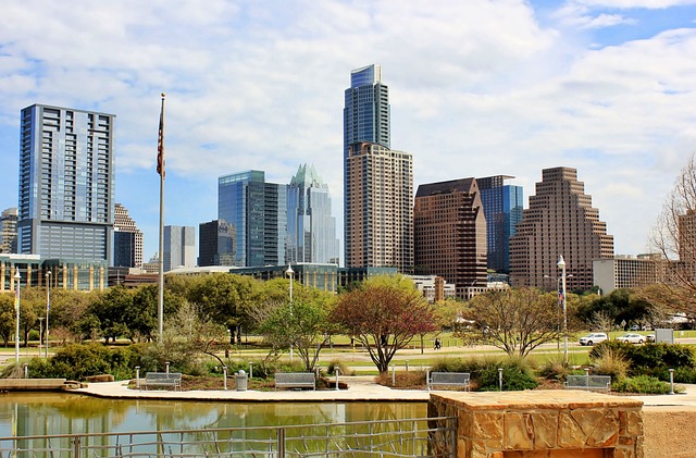 skyline-2294676_640 Austin Texas park with city in the background